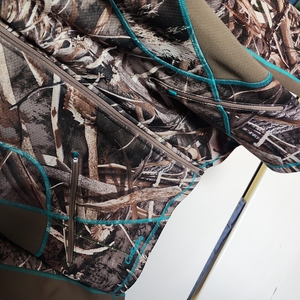 Cabelas Perfet Condition - image 4